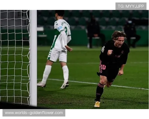 里昂冬窗瞄准巴黎18岁后卫卡马拉，补强后防应对多线作战